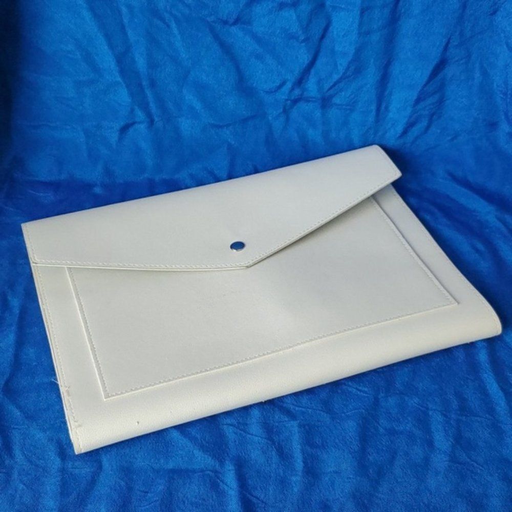 Megan Portfolio Clutch Vegan Leather Cloud Gray Envelope Wristlet Bag EUC